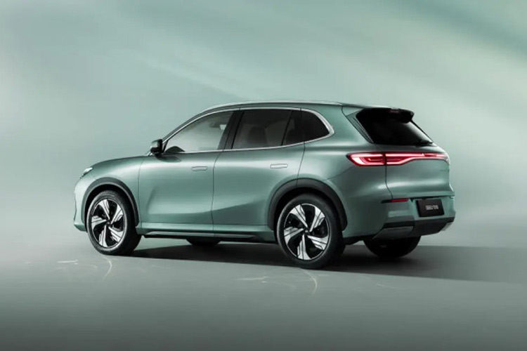 خودروهای برقی جیلی با چرخش ۹۰ درجه چرخ‌ها، مفهوم حرکت را در شهرها بازتعریف می‌کنند