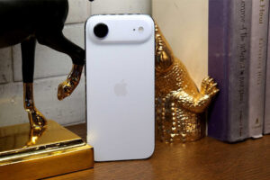 برترین گوشی‌های پرچمدار سال ۲۰۲۵؛ رقابت اپل، سامسونگ و گوگل