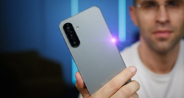 بررسی سامسونگ گلکسی A17 5G گوشی مقرون به صرفه با یک امتیاز بزرگ